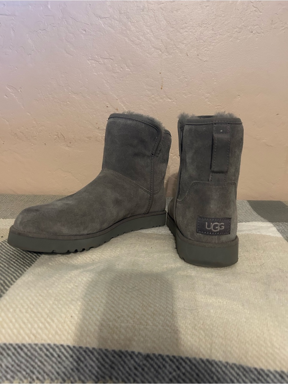 UGG woman’s Short Suede Boots - Charcoal Gray